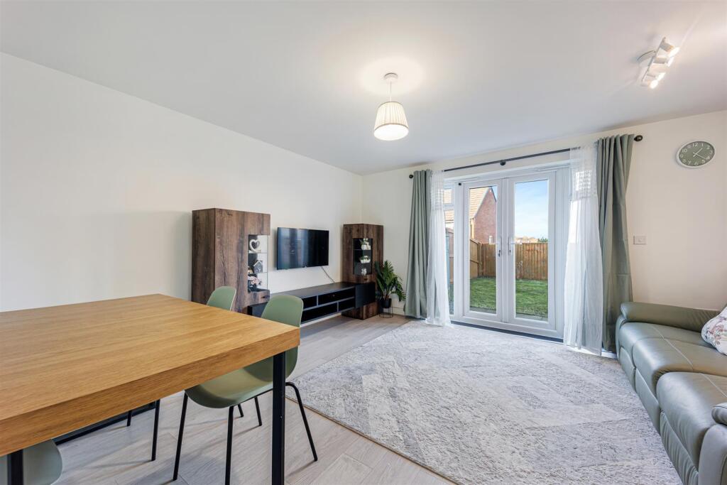 54 Stratford Drive lounge.jpg