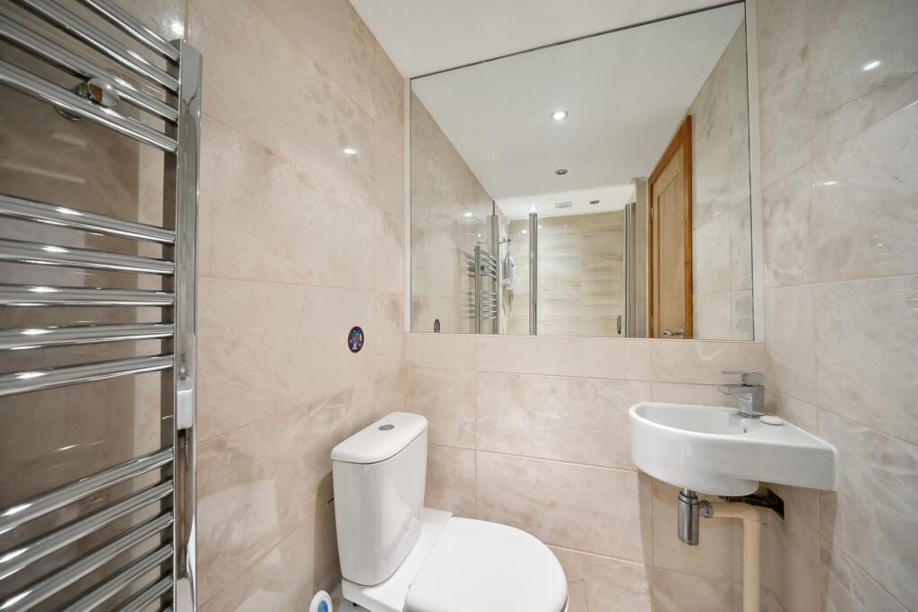 LOWER GROUND SHOWER RM