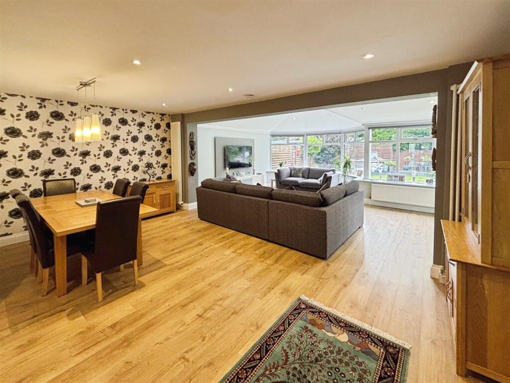 a01eea88-Photo 206-11-25 2C 2011 2030 2037.jpg