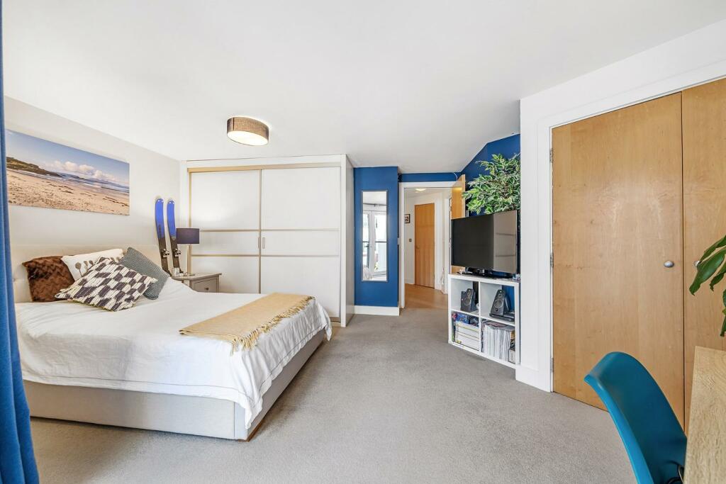 Bedroom 1 (2).jpg