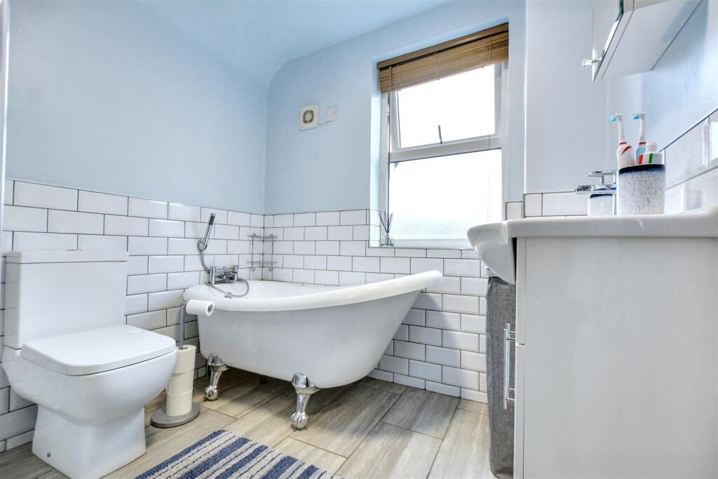 Bathroom_1.jpeg