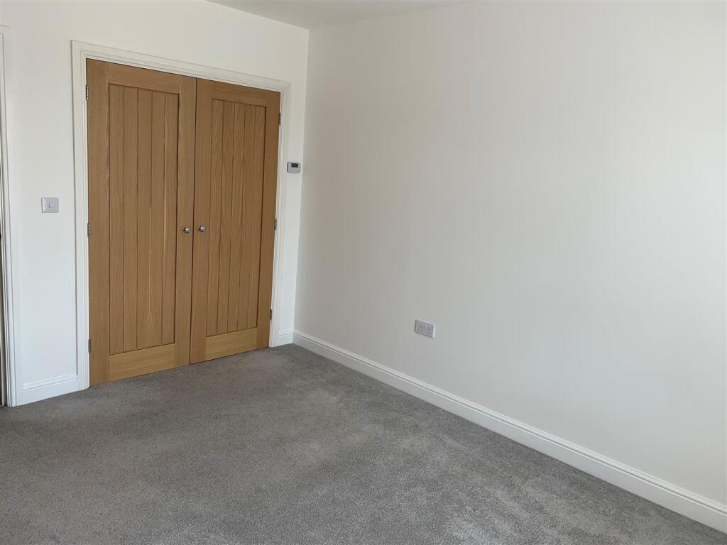 Bedroom 12.jpg