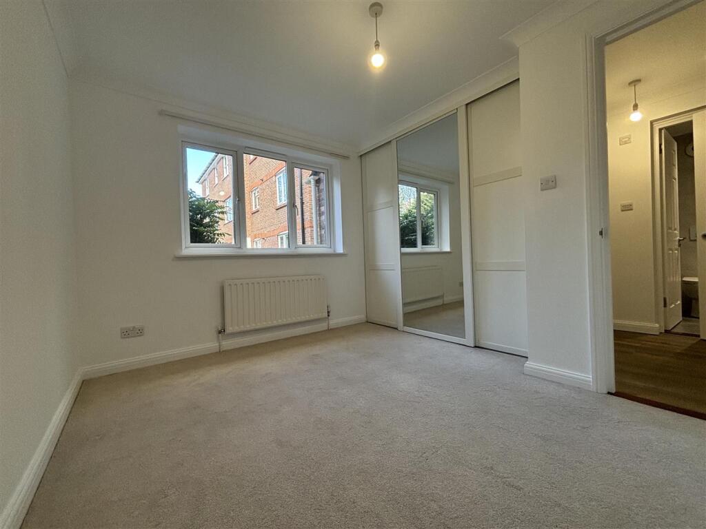 Greenacres bedroom 2.jpg