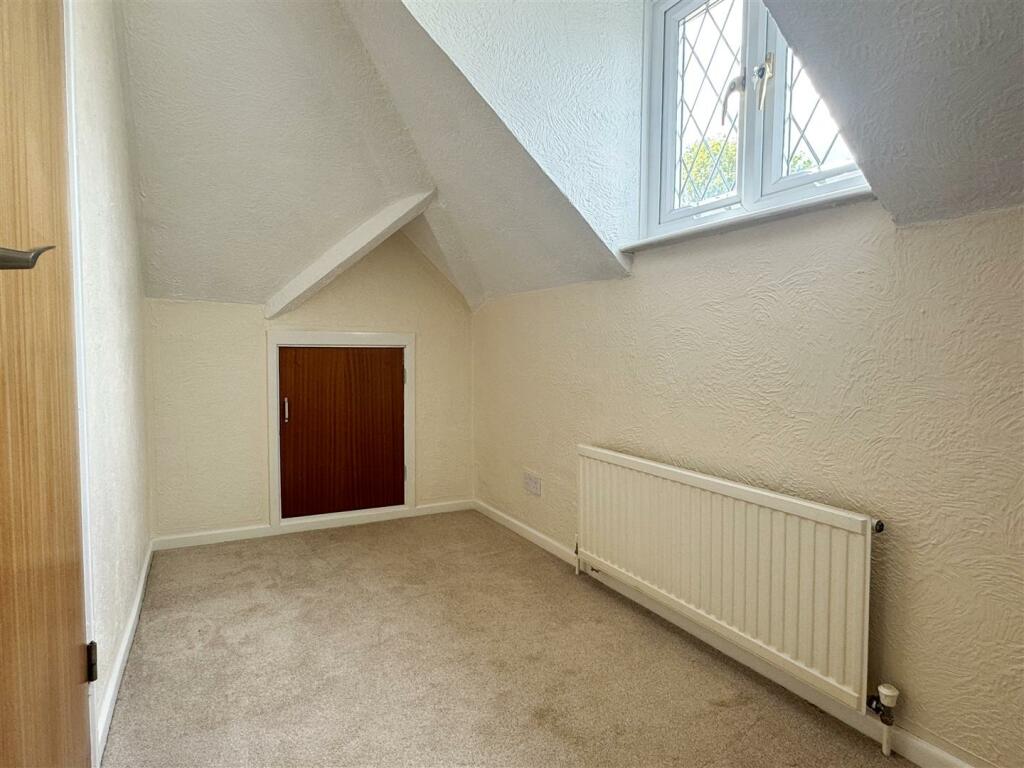 Bed 4.JPG