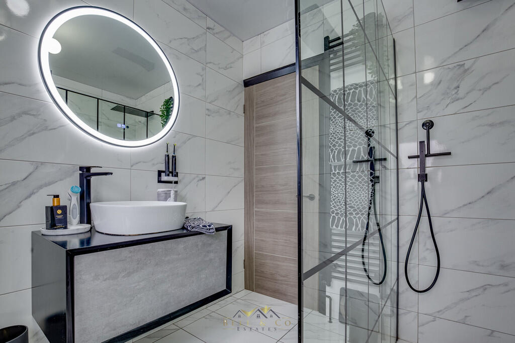 Bathroom 1.3