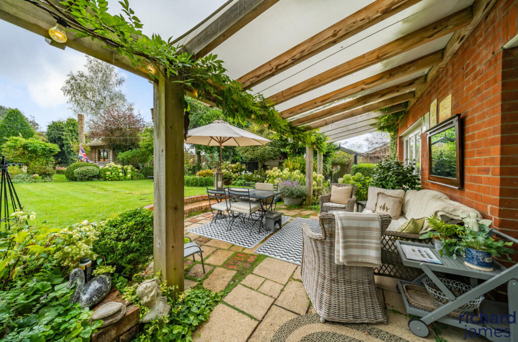 bd2d8acd-7723-413...