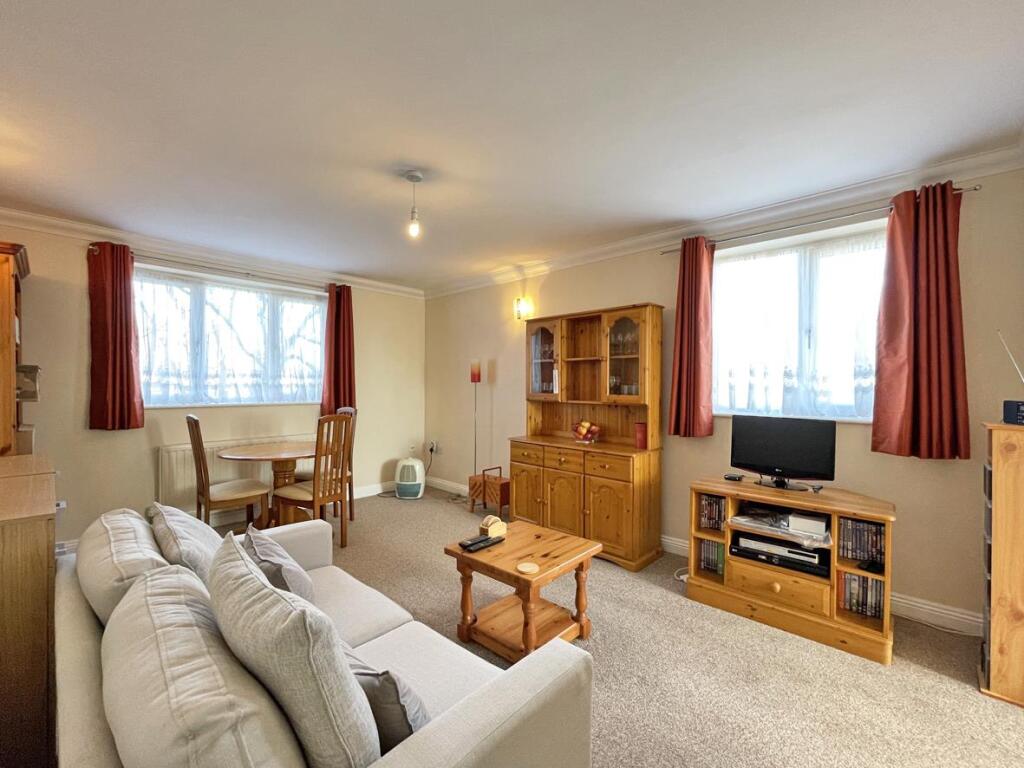 Austin Crescent 292 - Lounge Front Page.jpg