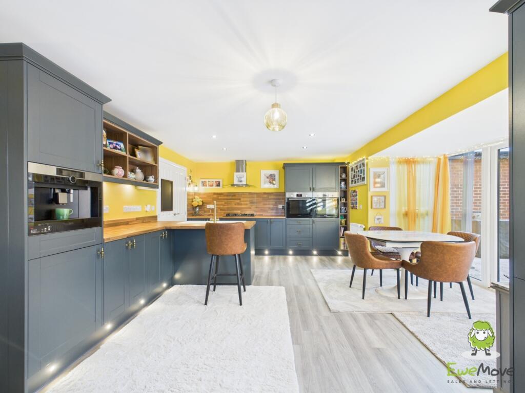 EweMove Estate Agents Basingstoke - Fairway Road 