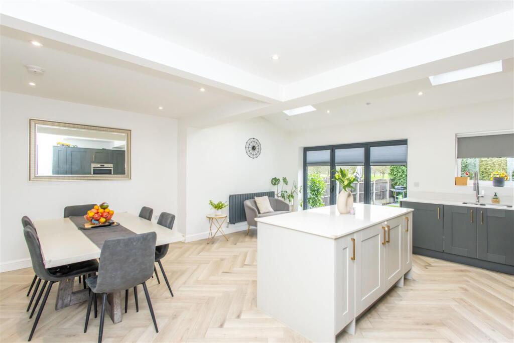 Kitchen/Dining Room