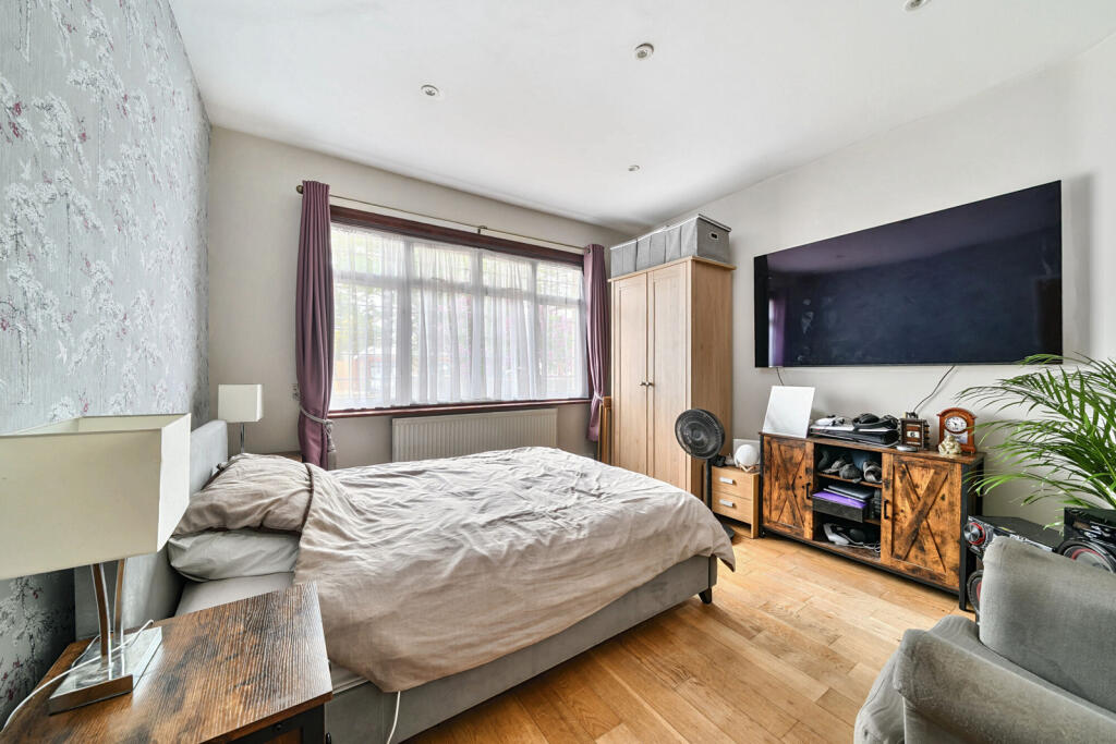 11-6819daf86d899-...