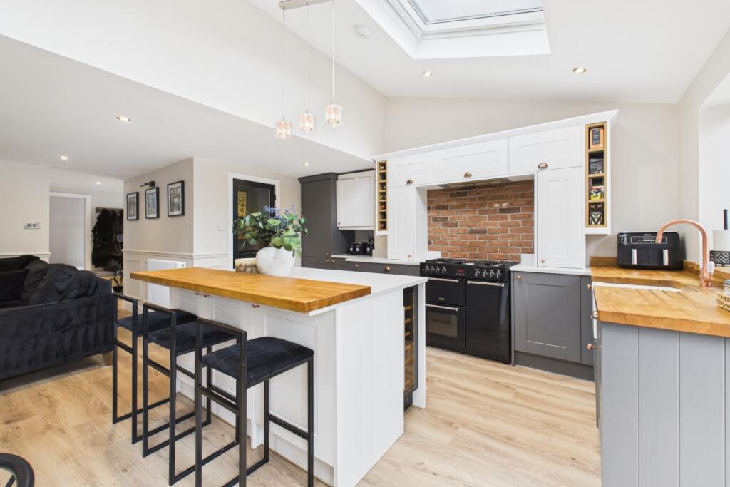 CAM03162G0-PR0316-STILL010