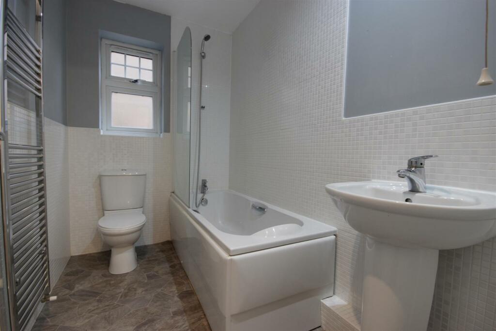 BATHROOM/W.C