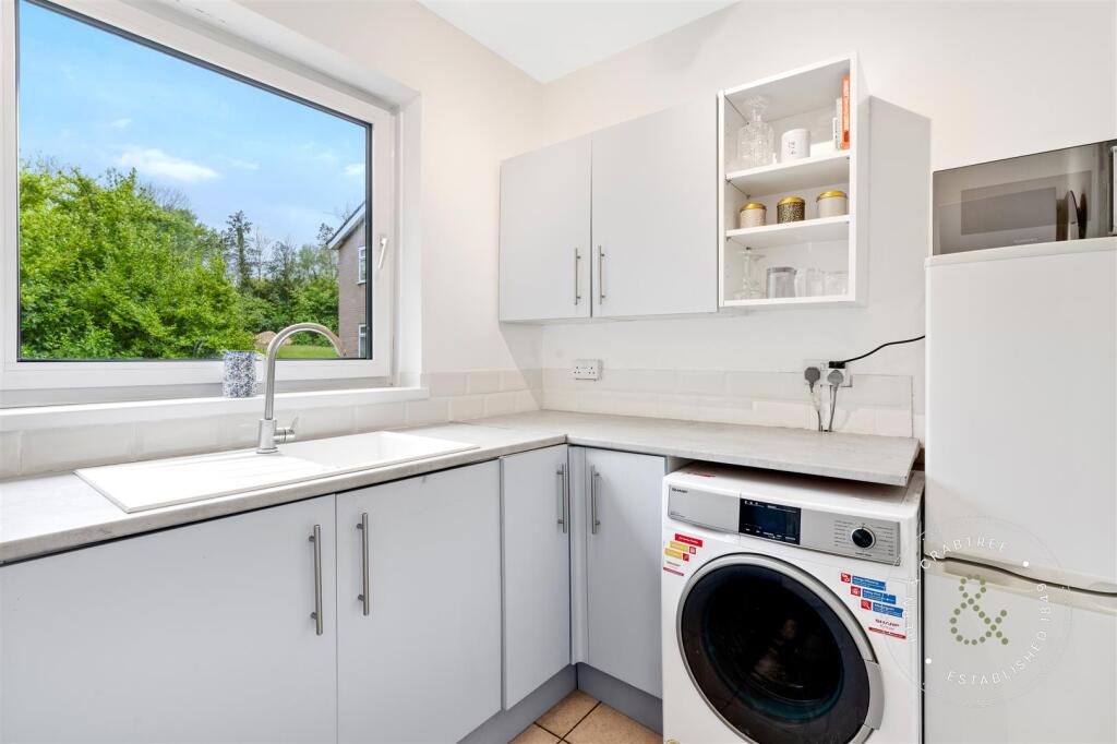 Linnet Close, Hern Crabtree (10).jpg