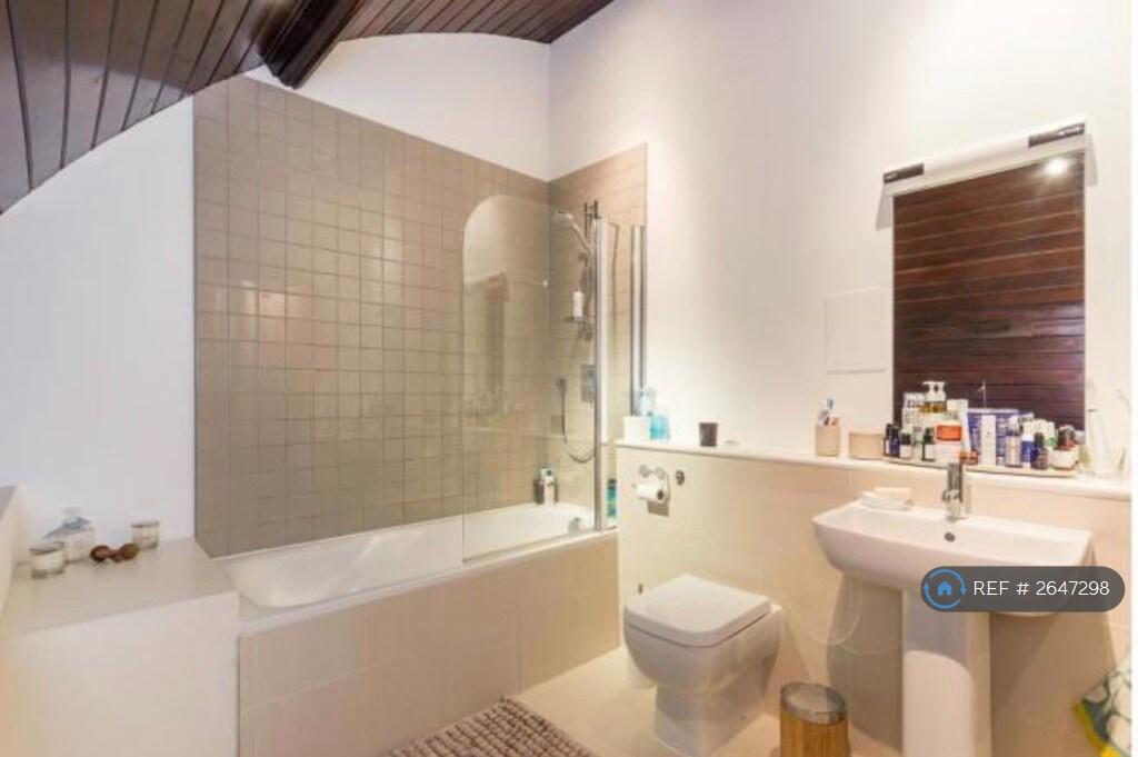 En-Suite Bathroom