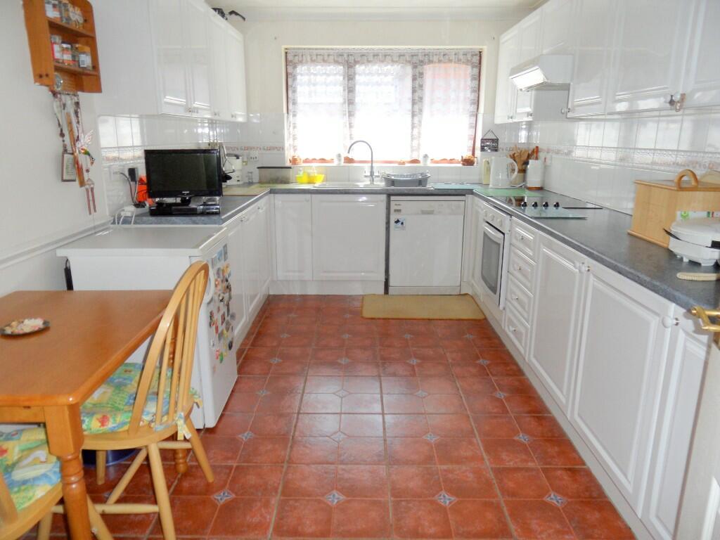 KITCHEN/BREAKFAST RM