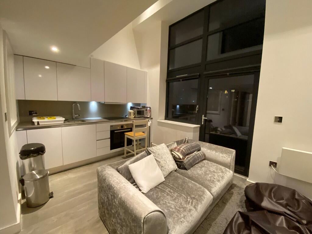 Wellington Street, Slough, Berkshire, SL1