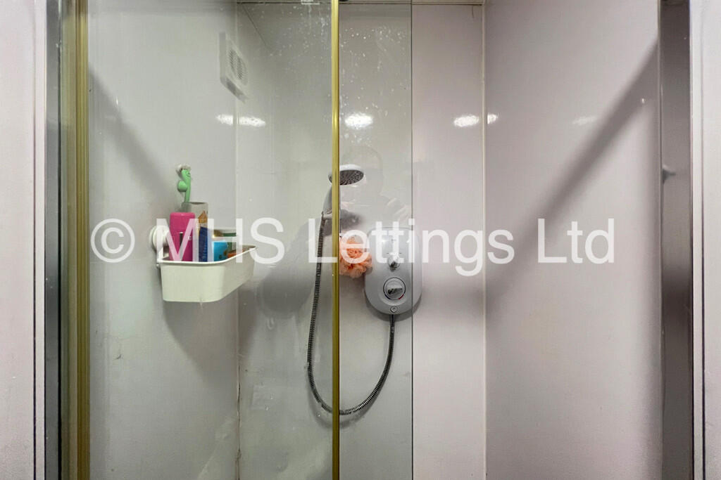 Bedroom4-bathroom...