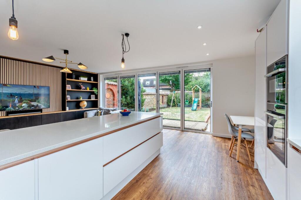 8660166-interior16-800.jpg