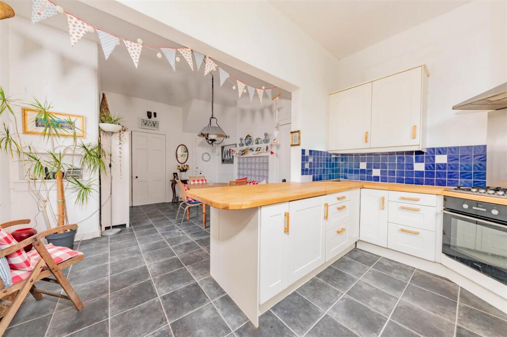 11 West Park Road Dundee-7.JPG