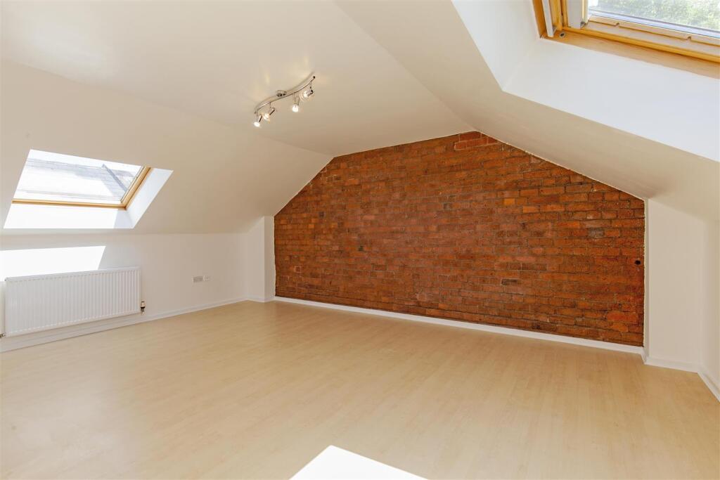 Bedroom 1-4.jpg