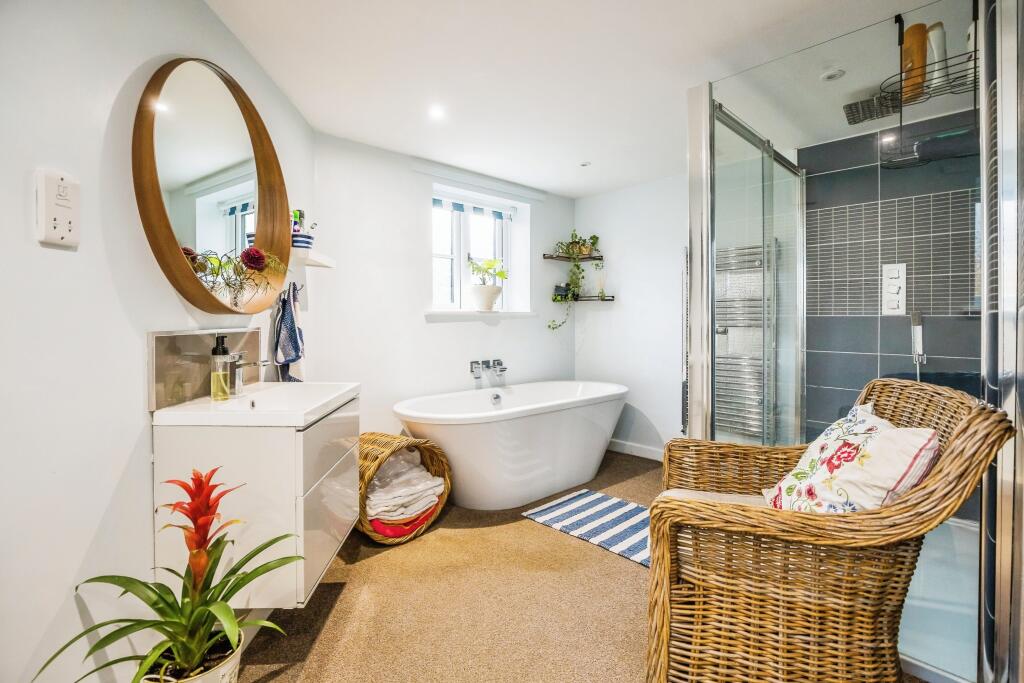 Bath/Shower Room