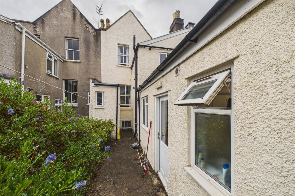 11 Osborne Villas, Kingsdown, Bristol BS2 8BP | Fr