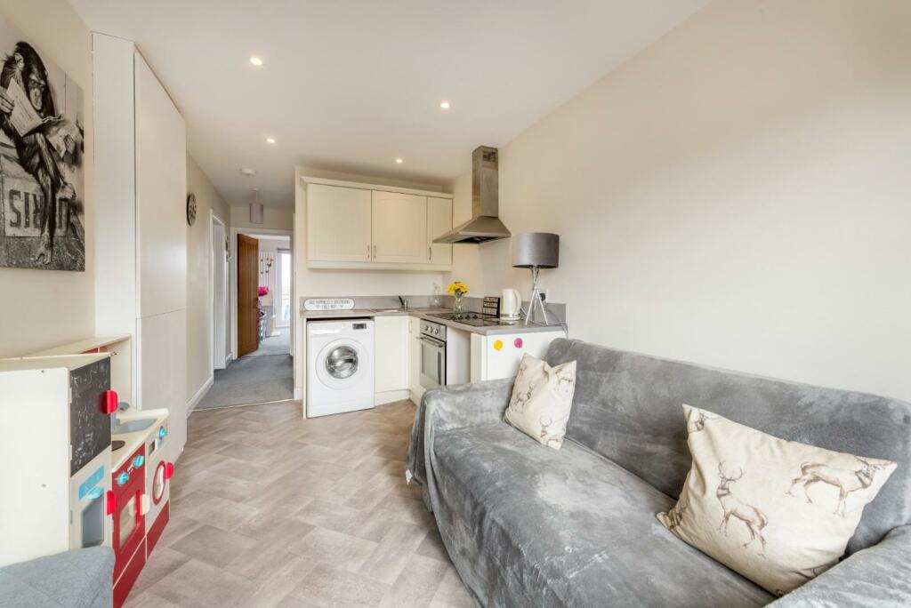 6 Hyldean Close -14.jpg