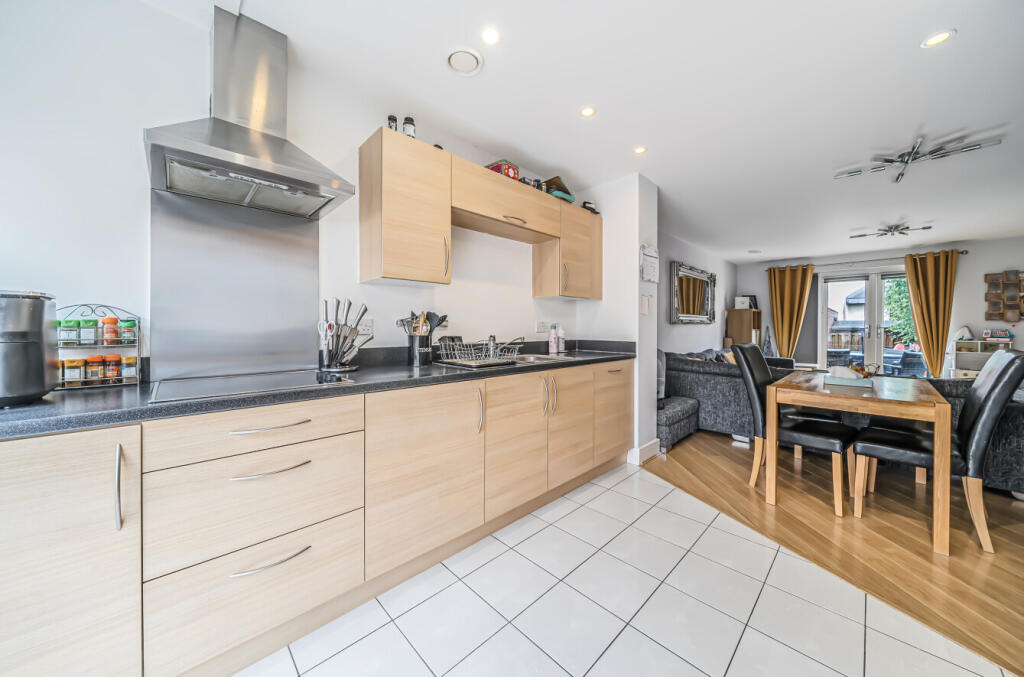 1297166-9-684aa41...