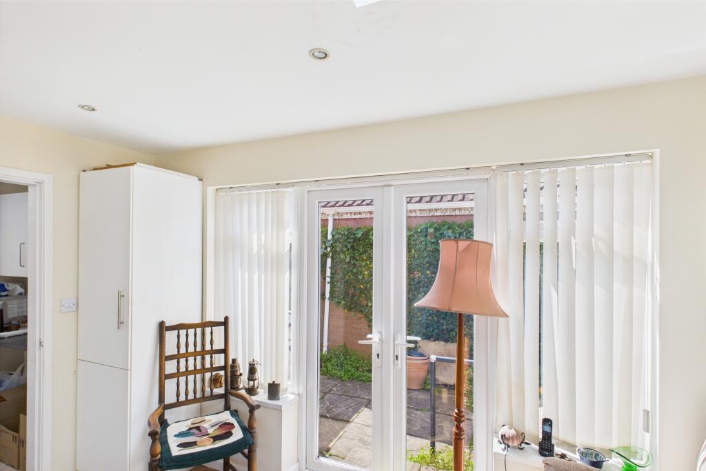 CAM04201G0-PR0077-STILL007