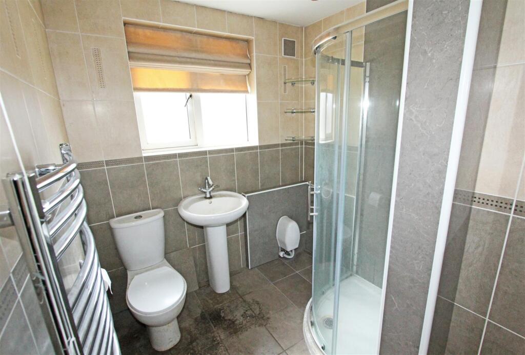 10 IMG_4710 shower.jpg