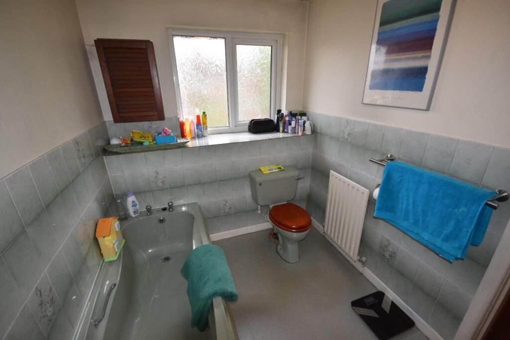 FAMILY BATHROOM