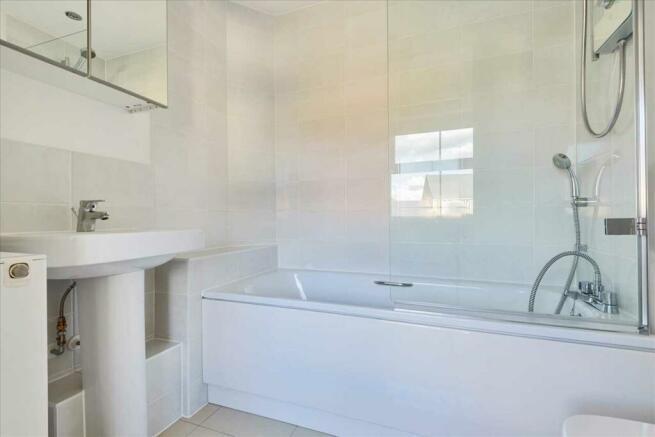 Main bathroom.jpeg