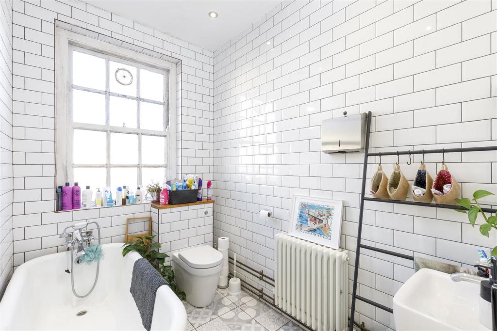 Bathroom 1B