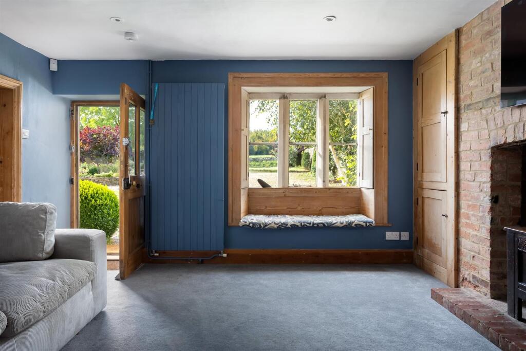 62 - 9-10 Sherborne - GL54 3DU - Web.jpg