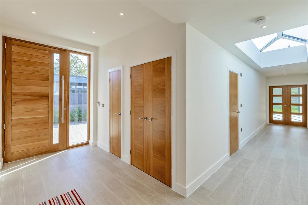 8666547-interior02.jpg