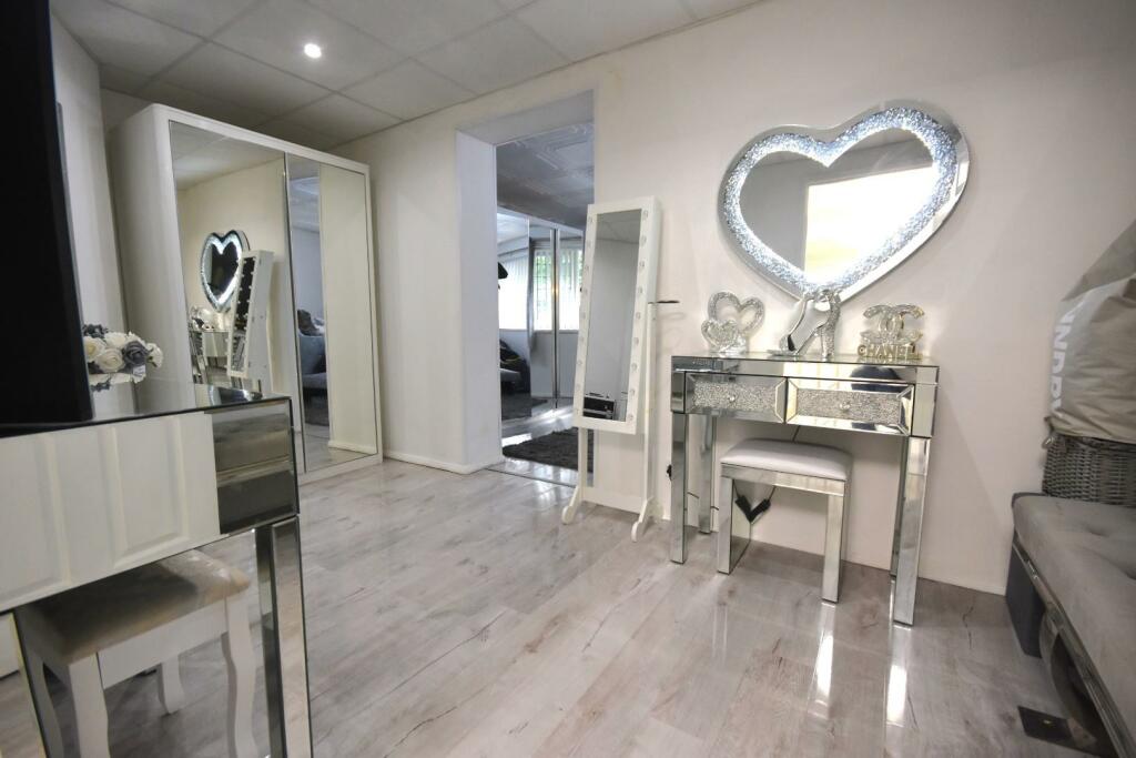 OPEN PLAN DRESSING AREA/HOMEWORK ROOM