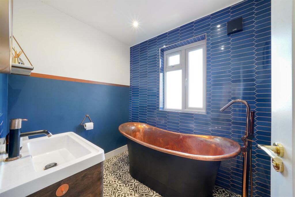 Family Bathroom.jpg