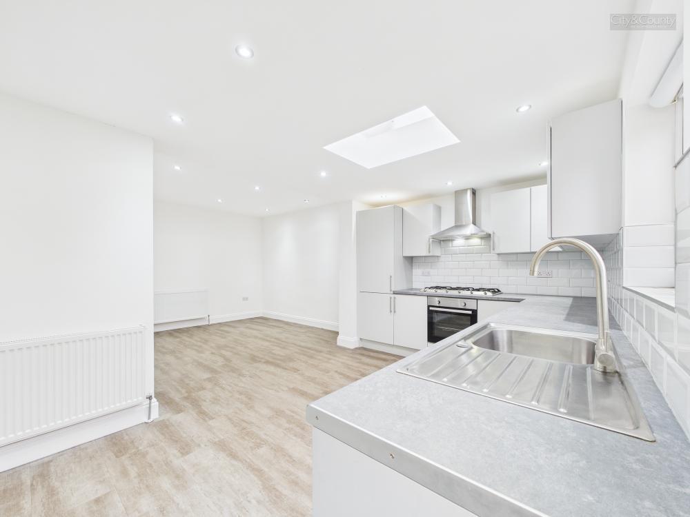 Kitchen/Dining Area