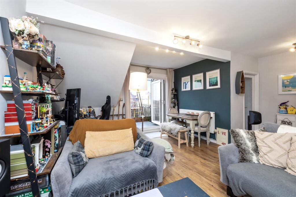 St Aubyns, 66, Flat 5-001.jpg