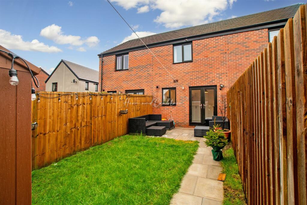 Clos Thomas, St Edeyrns, HernCrabtree (13).jpg