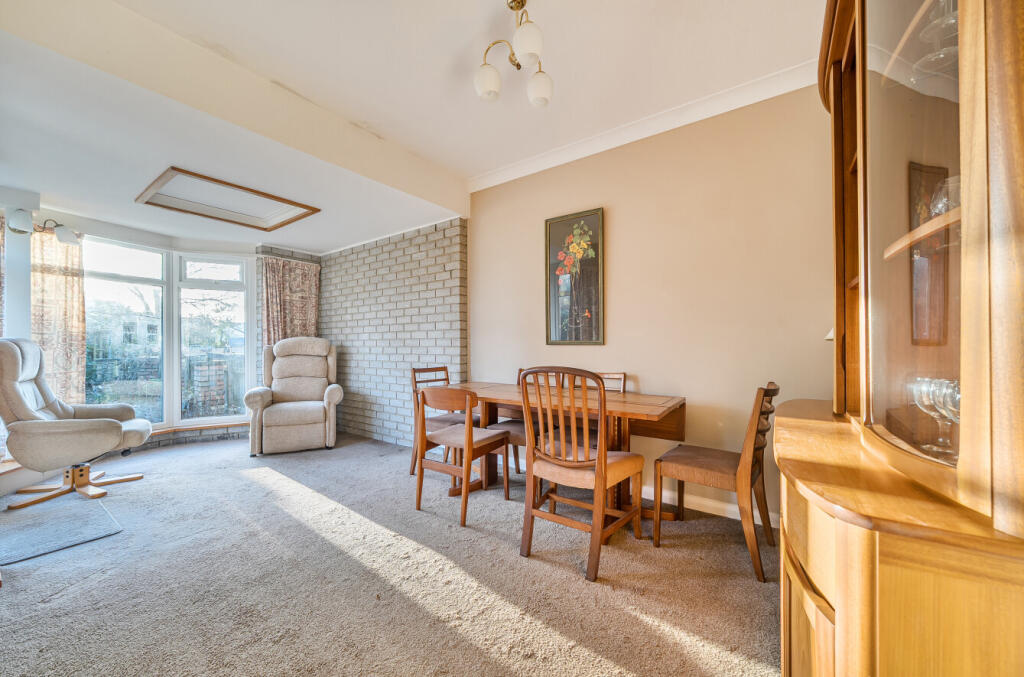 1386754-6-693c366...