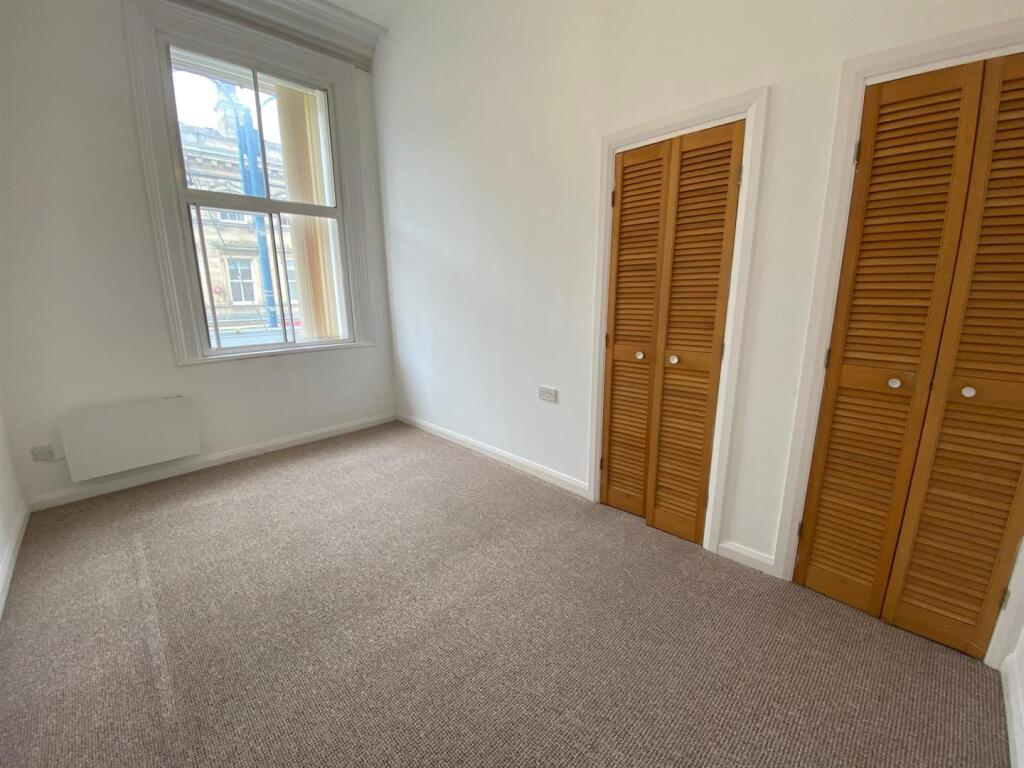 BEDROOM.jpg