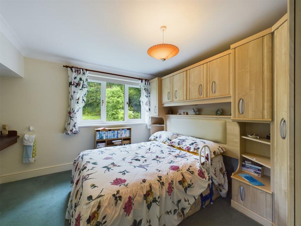Bedroom 1.jpg