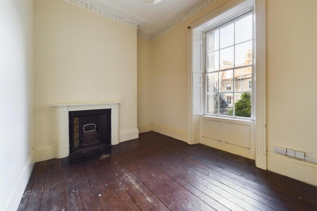 Flat 3, 6, Nelson Place West, Walcot, Bath, BA1 2T