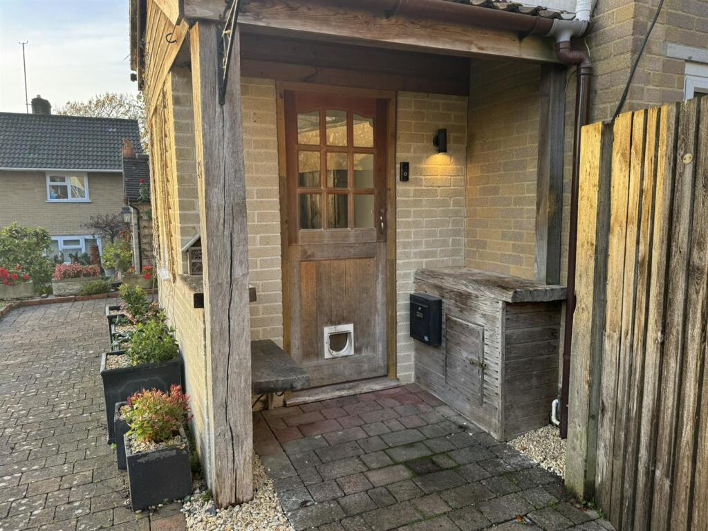 PORCH 1.JPEG