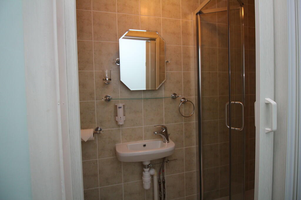 Downstairs Shower...