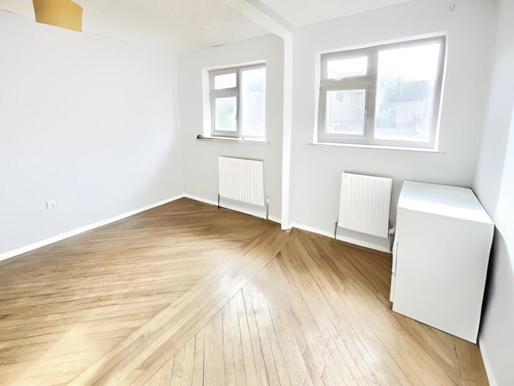 BEDROOM.jpg