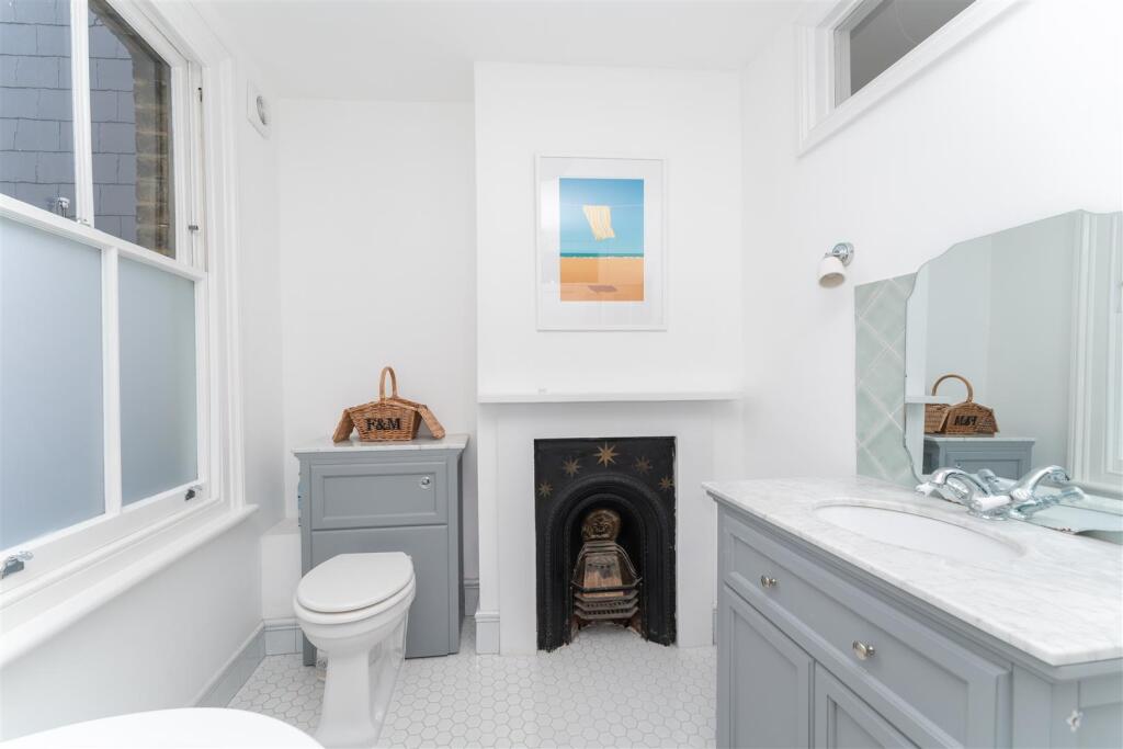 54 Rosebank bath.jpg