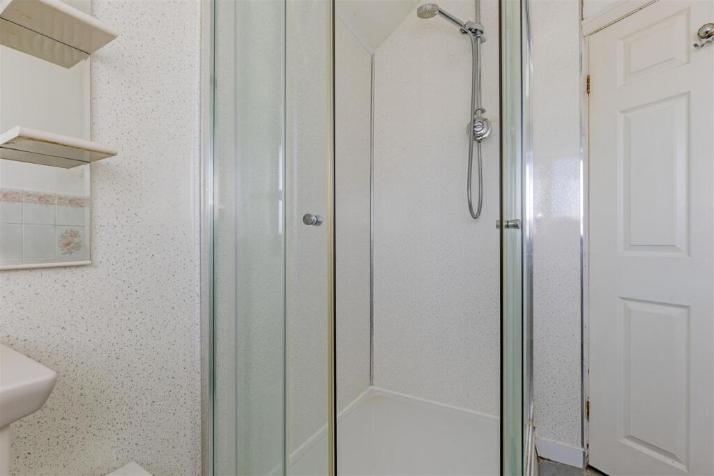 Shower Room-2.jpg