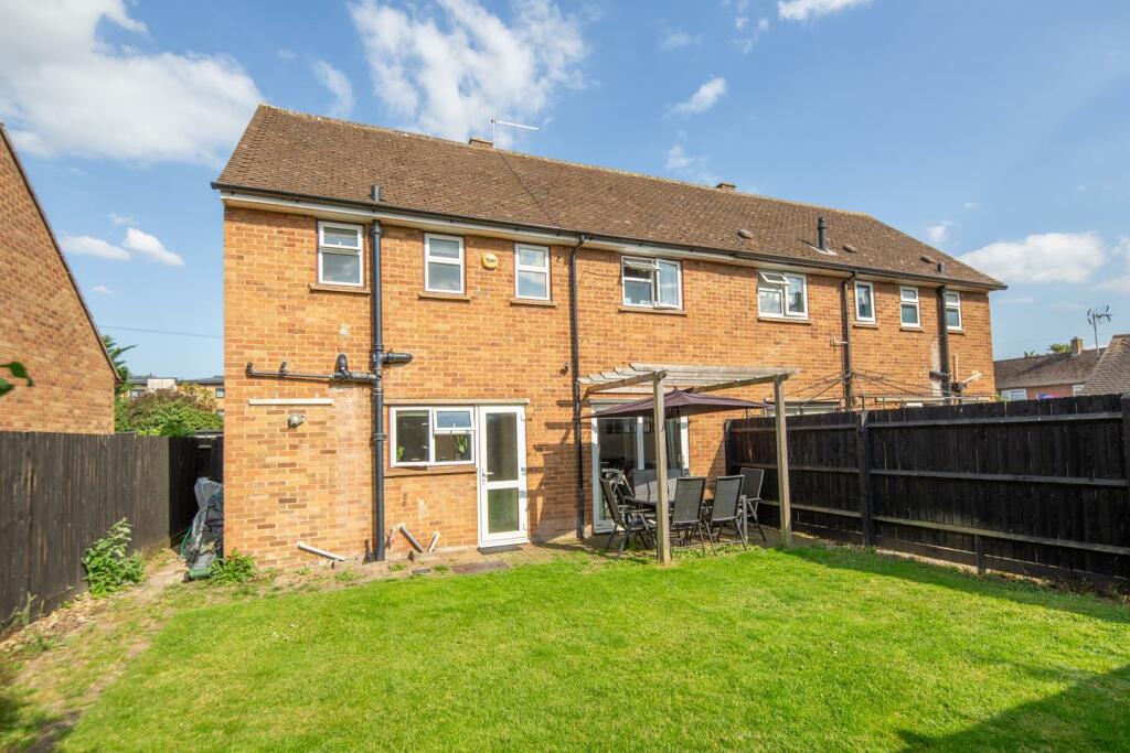 24-rear garden 3.jpg